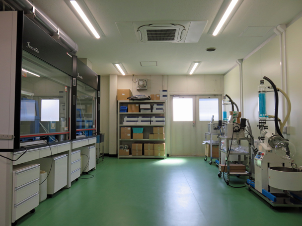 本社にプロセス(キロラボ)用精製室を新設しました。 | 設備 | Info・Topics | 日本理化学工業株式会社